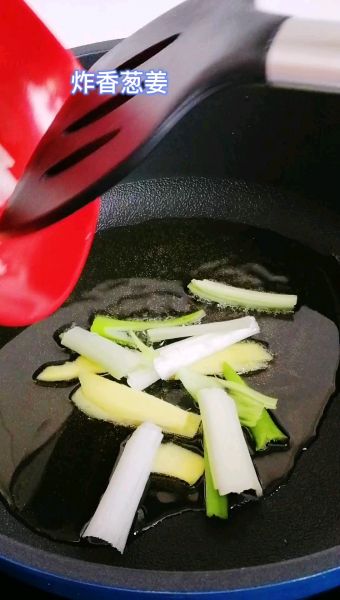 第3步(酸菜鱼炖豆腐的做法)