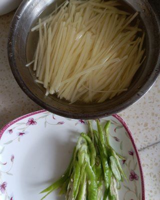 第2步(青椒土豆丝的做法)