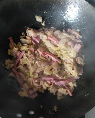 第7步(酸菜炒腊肉的做法)