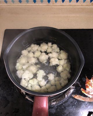 第1步(木耳海带拌白玉菇的做法)