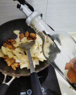 第4步(土豆炖肉的做法)