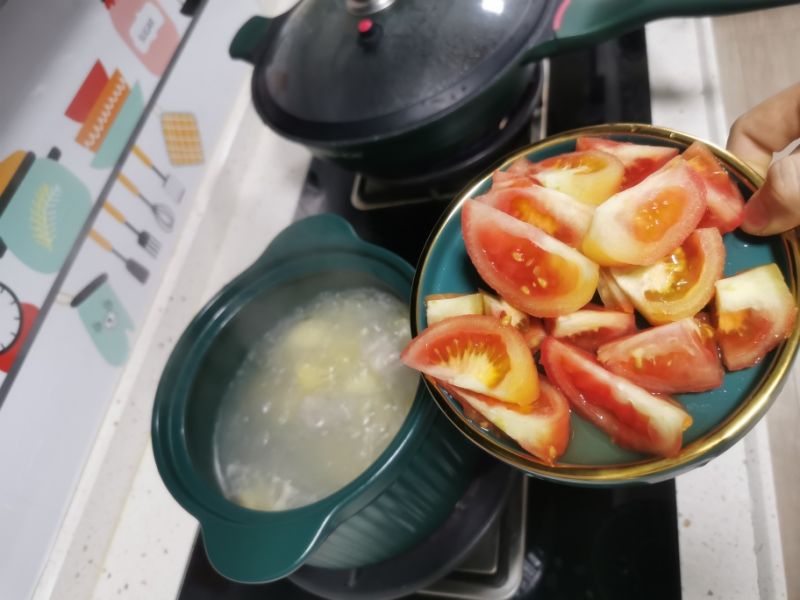 第8步(番茄土豆排骨汤的做法)