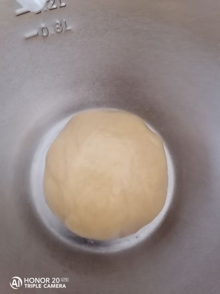 第2步(莲蓉蛋黄月饼的做法)