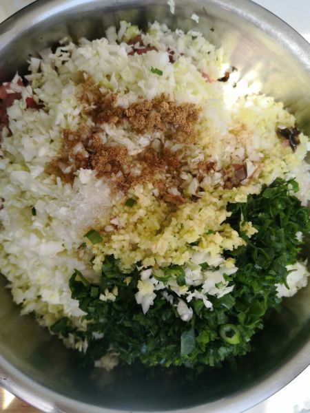 第3步(紫菜猪肉水饺的做法)