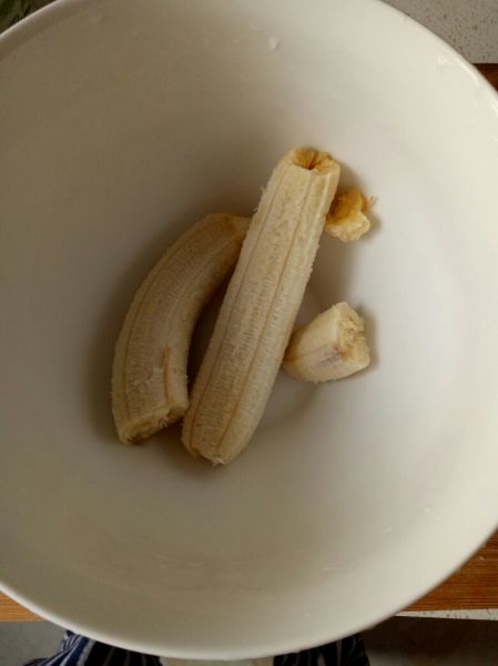第3步(香蕉玉米面窝头的做法)
