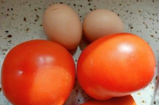 第1步(西红柿炒鸡蛋的做法)