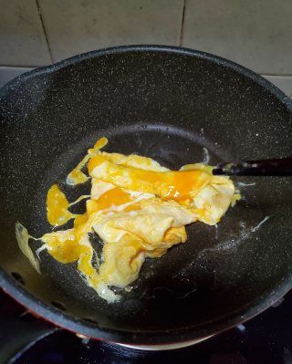 第3步(豌豆苗鸡蛋汤的做法)