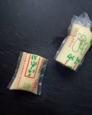 第4步(日本豆腐蒸虾仁的做法)