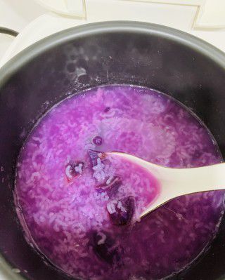 第4步(紫薯粥的做法)
