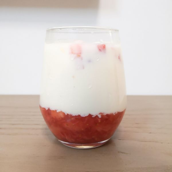 「网红饮品」草莓牛奶成品图