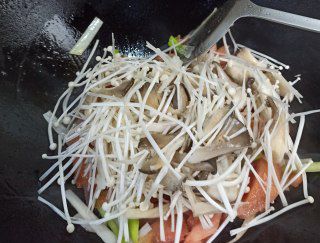 第3步(西红柿菌菇蛋汤的做法)