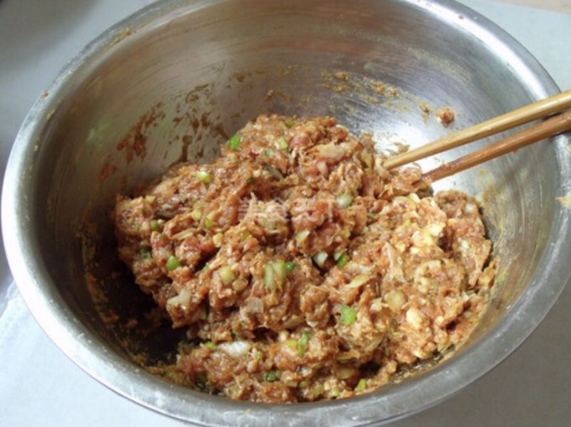 第4步(羊肉大葱饺子的做法)