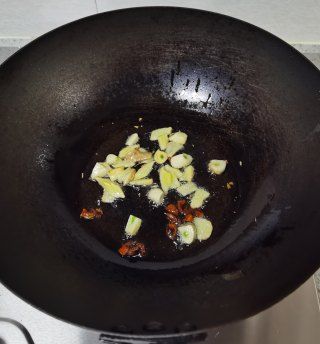 第8步(土豆烧鸡腿的做法)