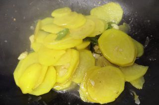 第9步(青椒土豆片的做法)