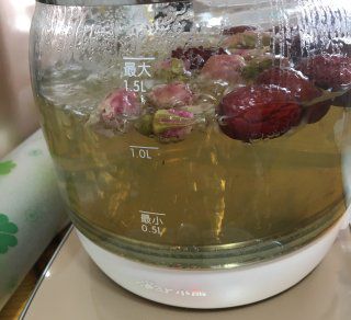 第3步(玫瑰红枣茶的做法)