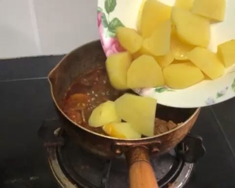 第3步(土豆烧牛腩的做法)