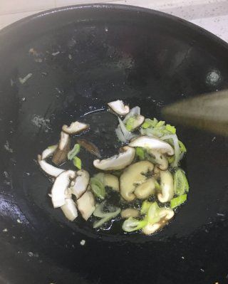 第5步(韭菜炒油豆皮的做法)