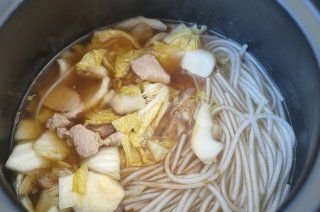 第10步(“白菜”砂锅白菜粉条炖肉的做法)