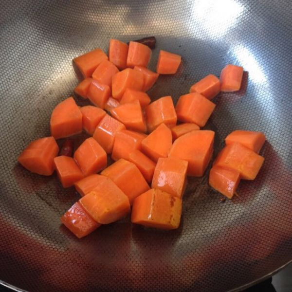 第4步(胡萝卜排骨汤的做法)