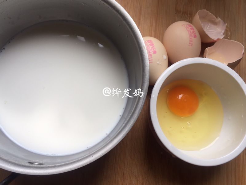 第1步(牛奶鸡蛋羹的做法)