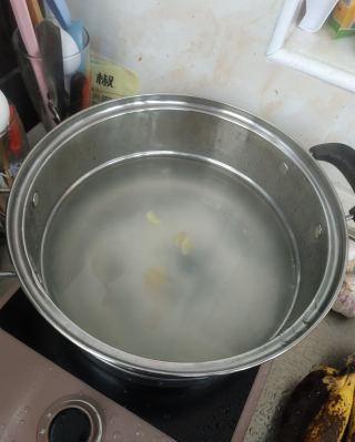 第3步(菠菜猪肝粥的做法)