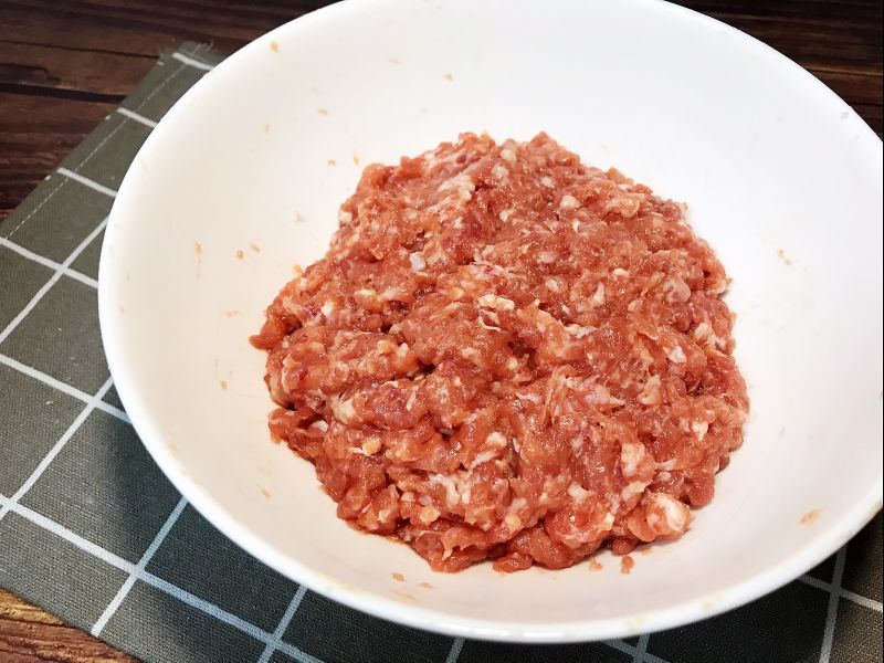第1步(青椒酿肉的做法)