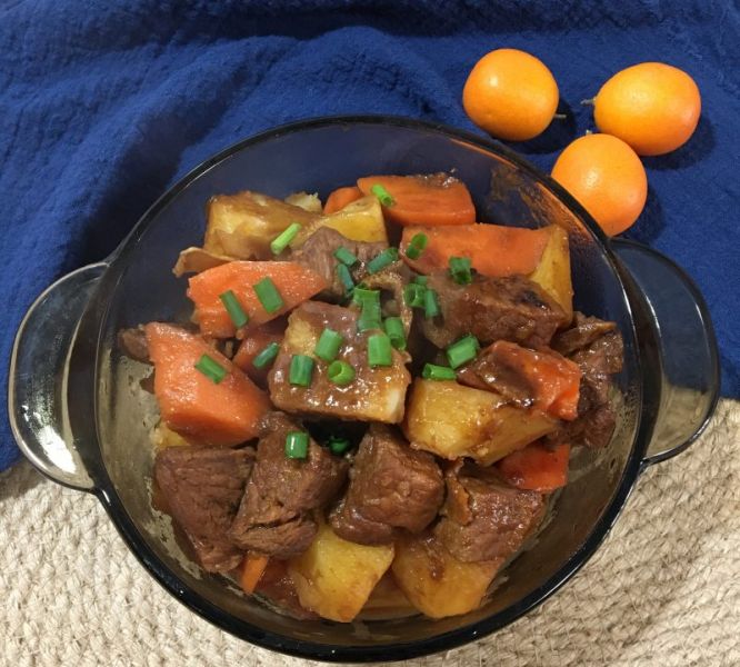 土豆胡萝卜炖牛肉成品图