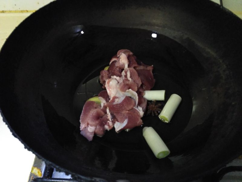 第5步(猪肉白菜炖粉条的做法)
