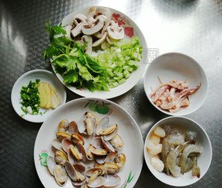 第1步(海鲜粥的做法)