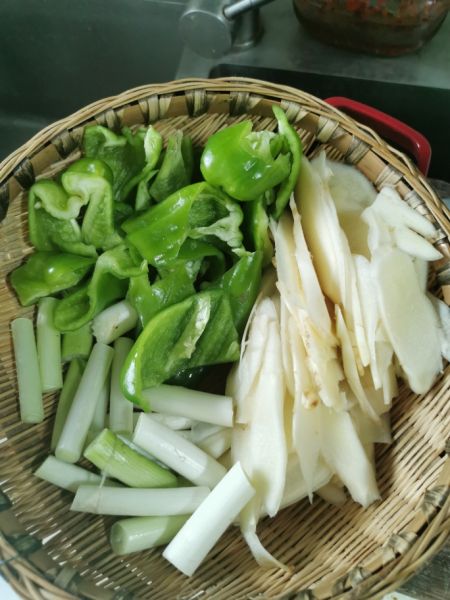 第2步(传统川菜～酱爆鸭子的做法)