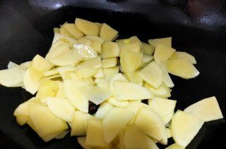 第4步(家常土豆片的做法)