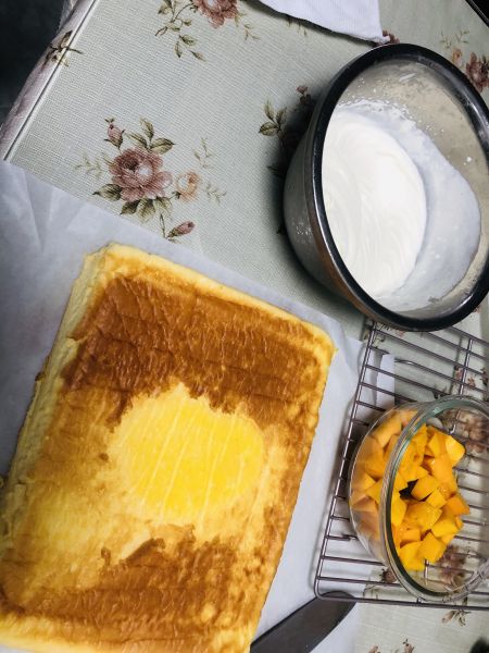 第8步(芒果奶油蛋糕卷的做法)