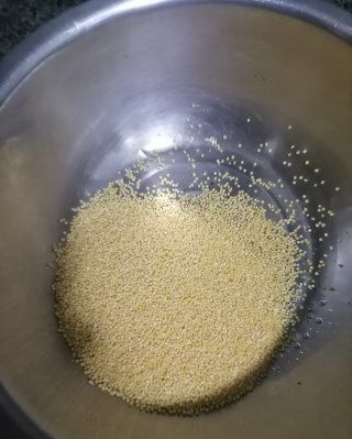 第2步(小米红薯粥的做法)