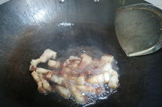 第4步(土豆烧五花肉的做法)