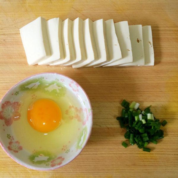 第2步(鸡蛋煎豆腐的做法)