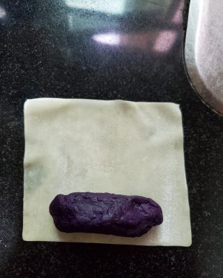 第5步(紫薯糖果酥的做法)