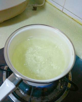 第4步(消夏饮品：蝶豆花蜂蜜牛奶的做法)
