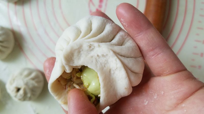 第10步(365早餐不重样-莲花菜豆腐粉条包子的做法)