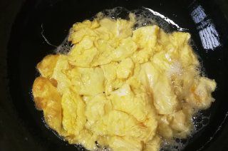 第7步(小葱炒鸡蛋的做法)