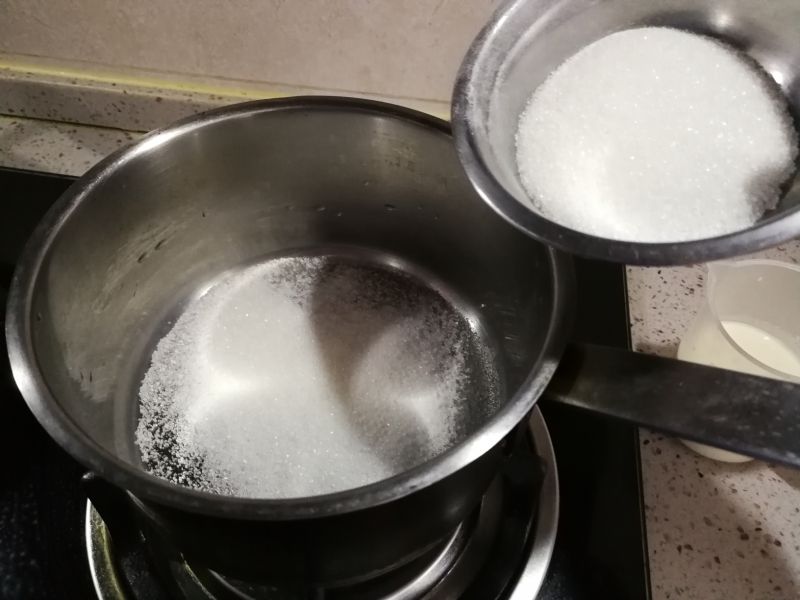第1步(海盐焦糖奶油酱的做法)