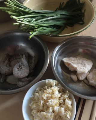 第1步(海鲜炒饭的做法)