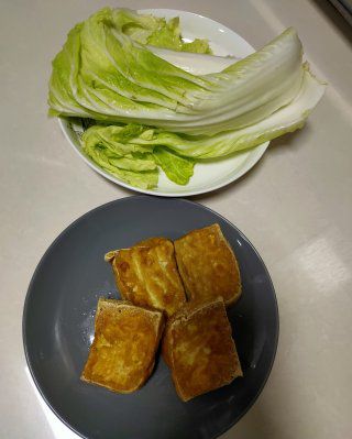 第1步(炸豆腐炒白菜丝的做法)