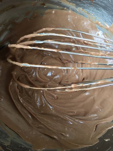 第4步(巧克力乳香蛋糕的做法)