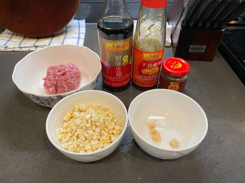 第1步(快手饭扫光-玉米肉末饭的做法)