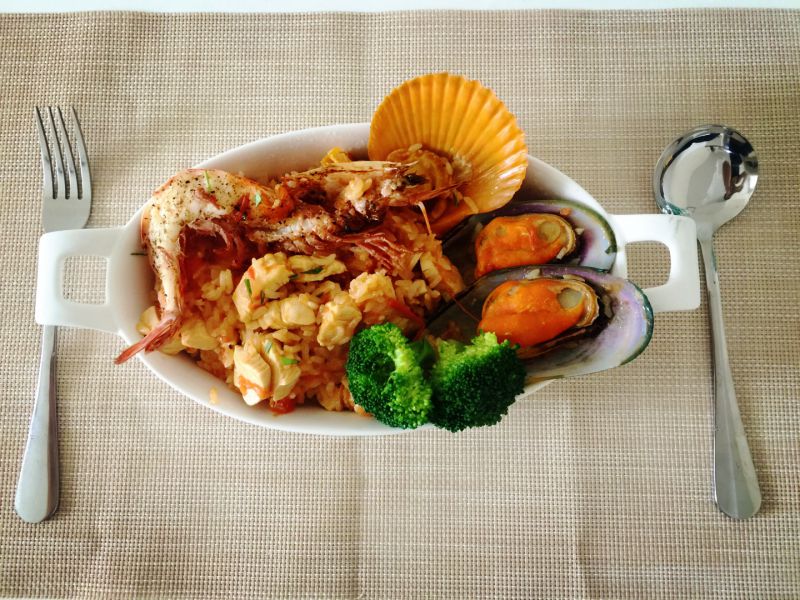 西班牙海鲜烩饭成品图