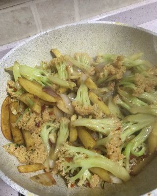 第6步(家常版干锅花菜的做法)