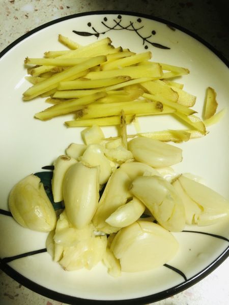 第8步(土豆烧肥肠的做法)