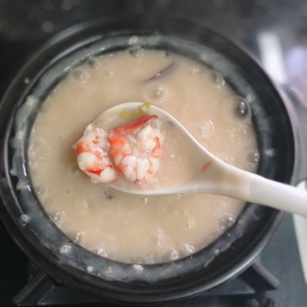 第5步(鲜虾砂锅粥的做法)