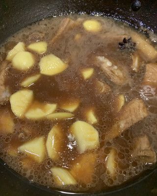 第7步(土豆烧排骨的做法)