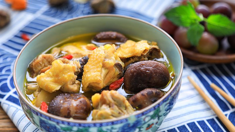 花菇炖鸡汤成品图